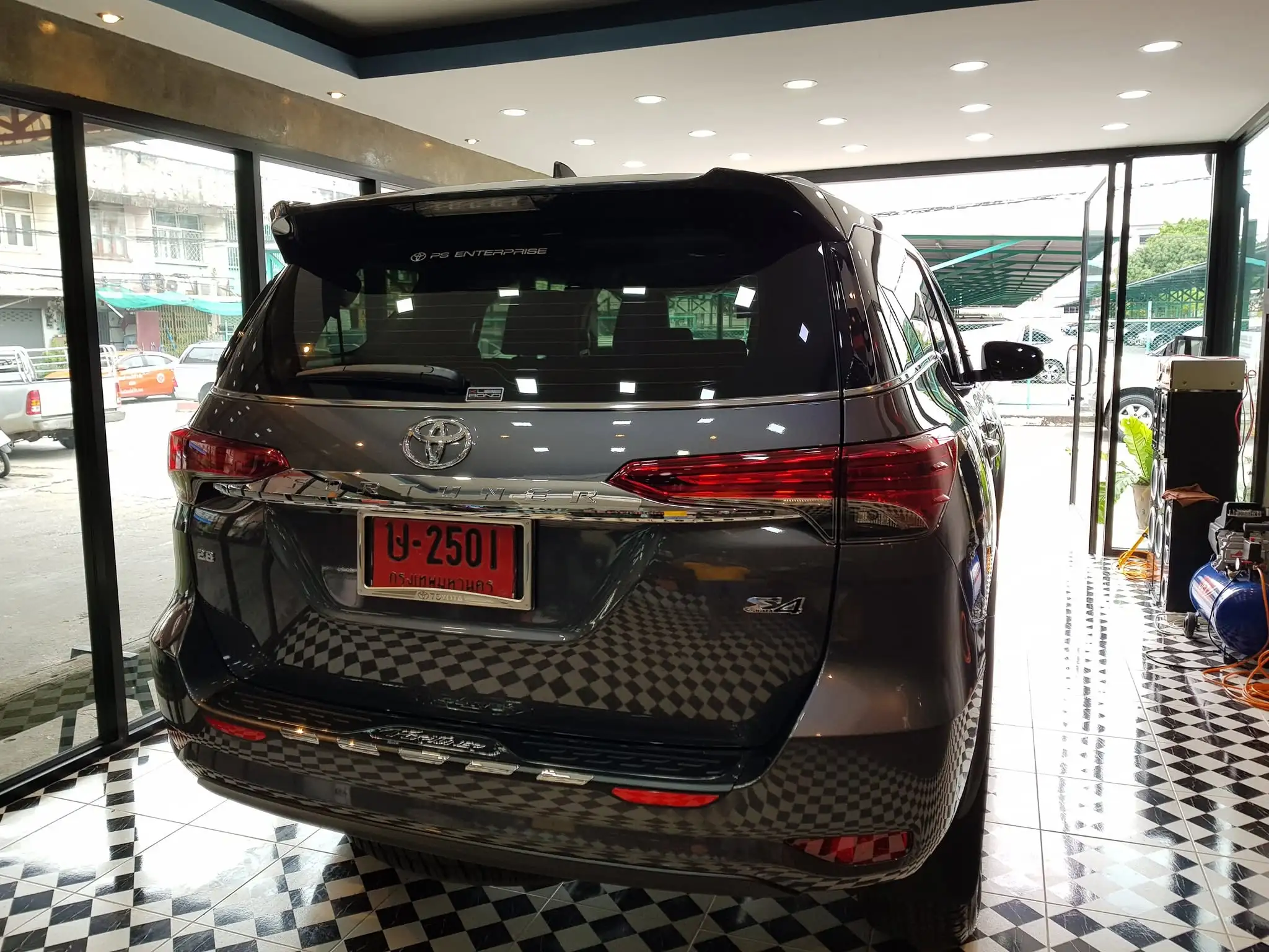 ผลงานเคลือบแก้ว Toyota Fortuner ที่ Odean Carwash